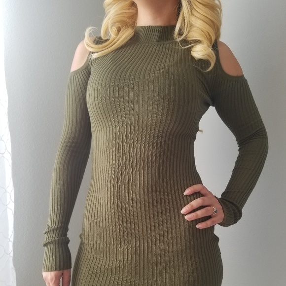 Cold shoulder dress. - Picture 2 of 4